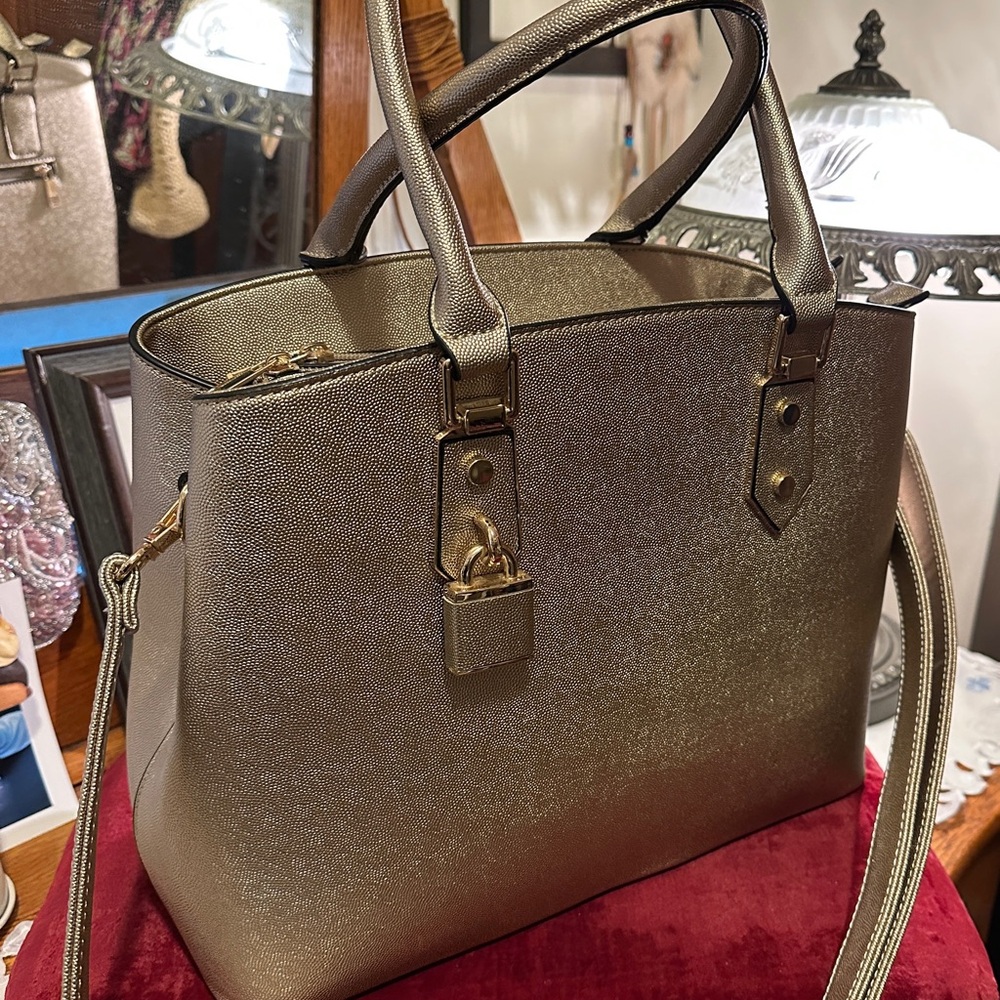Elegant Gold Tote with Structured Design and Top Handles